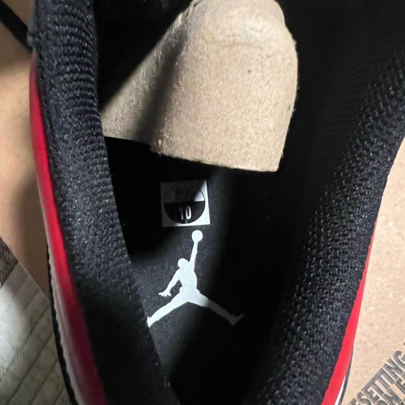Size 10 - Jordan 1 Low Bred Toe 2021 - Picture 8 of 16